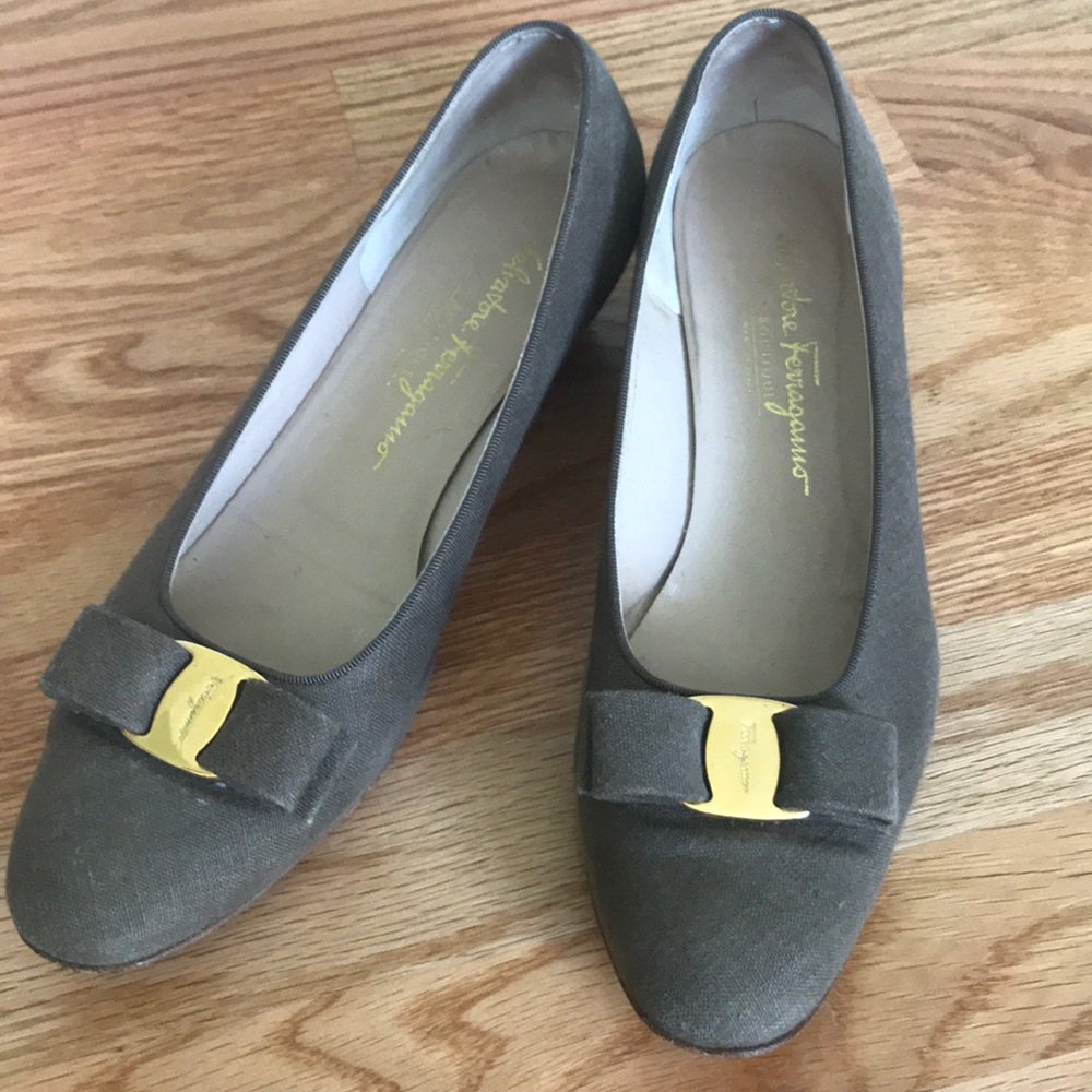 Salvatore Ferragamo Grey Bow Pumps